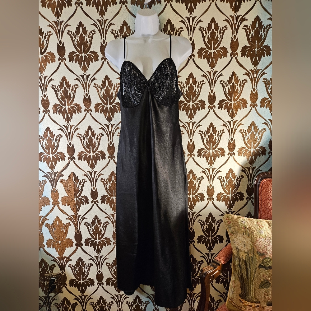 Vtg. CLASILK 90's Y2K Sexy Silky Black Maxi Nightgown Nighty Sexy Women's M